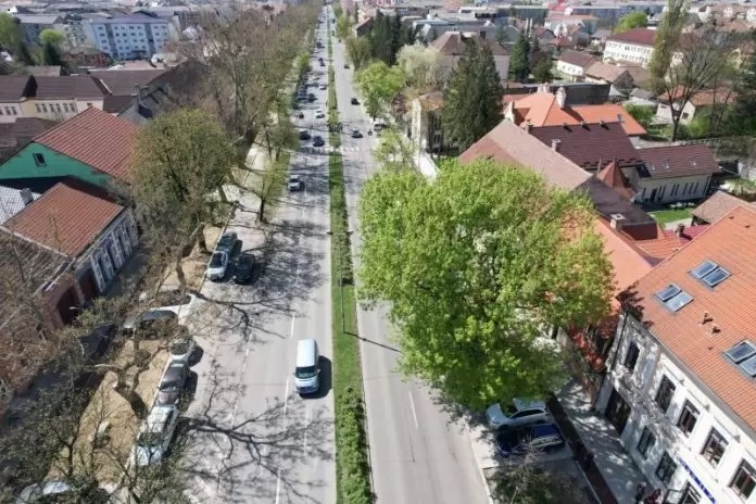 Lucrări de înlocuire borduri la scuarul de pe partea carosabilă a Bulevardului Independenței” începând cu data de 12.04.2024